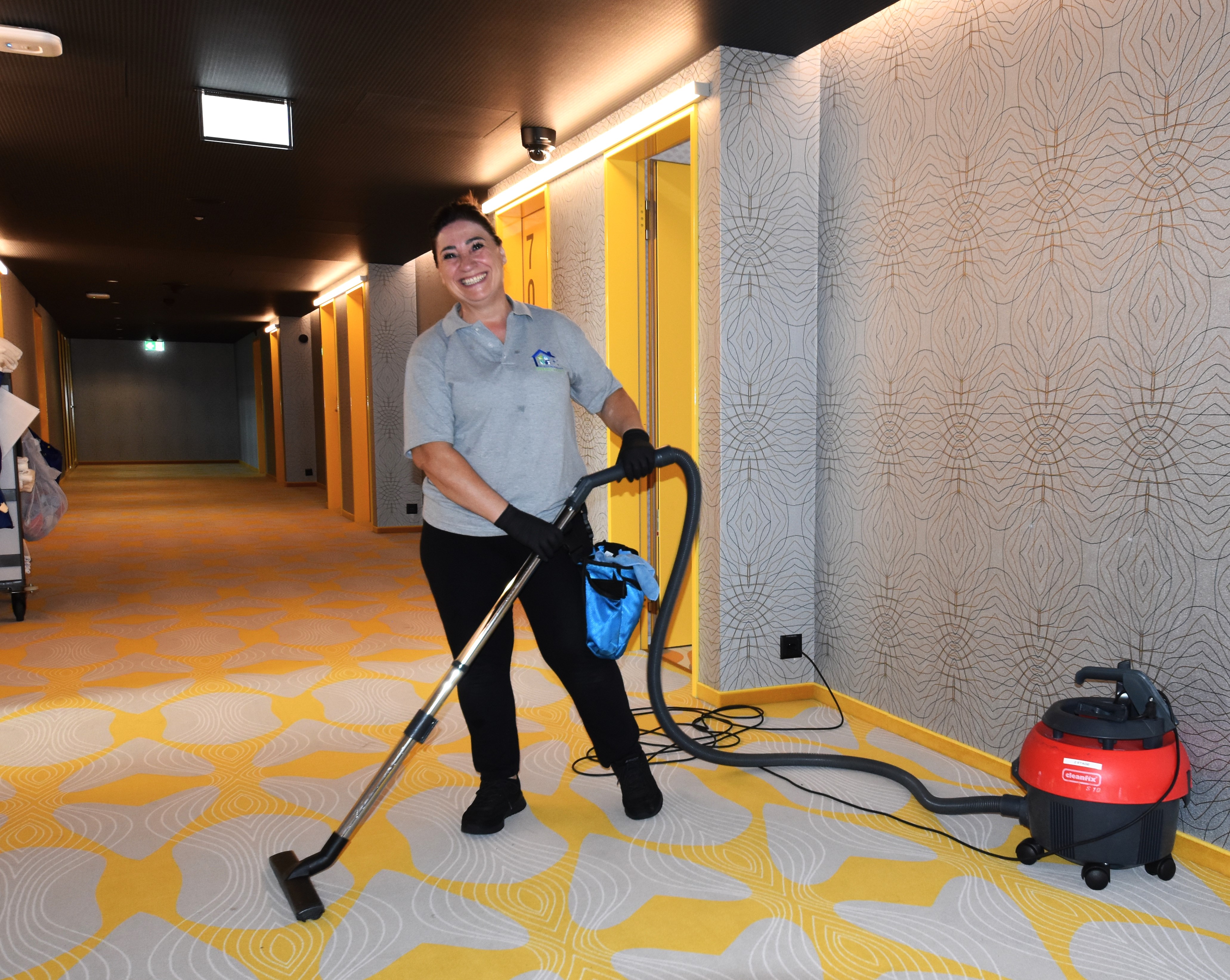 Fensterreinigung mit professioneller Ausrüstung